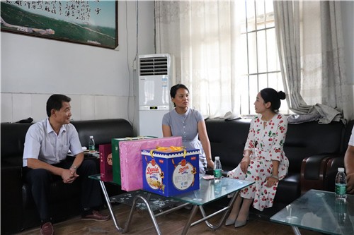 教师节来临，给老师送礼时应该坚持“两个避免”，八成家长送错了