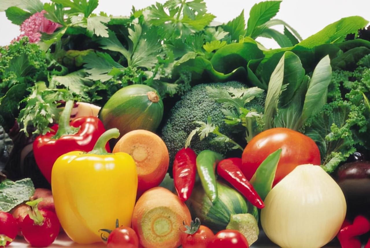 胃不好的人，提醒：蔬菜要挑著吃，這4種盡量少吃，或讓胃舒服點