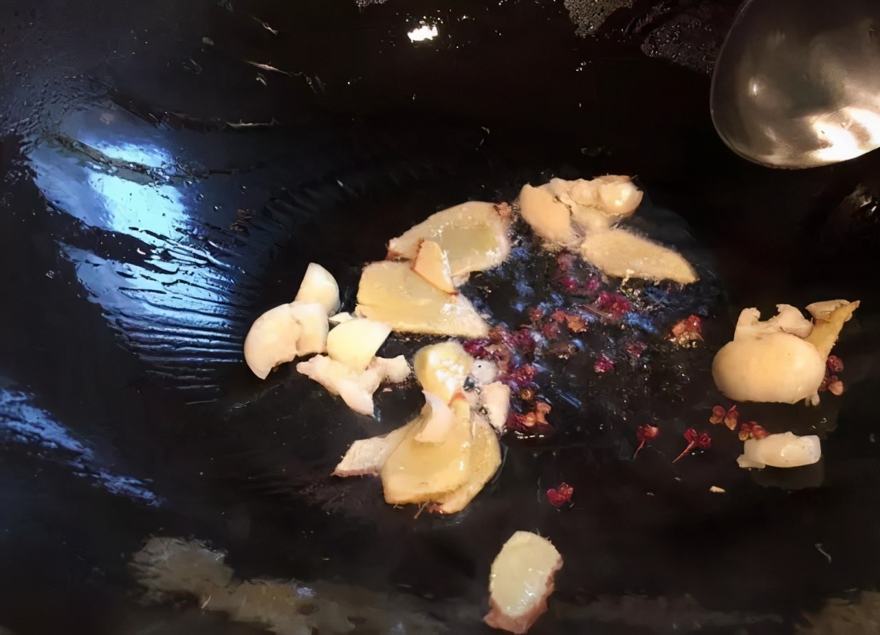 湖北人最爱的红烧鱼杂火锅，这种美食天越冷吃起来越过瘾