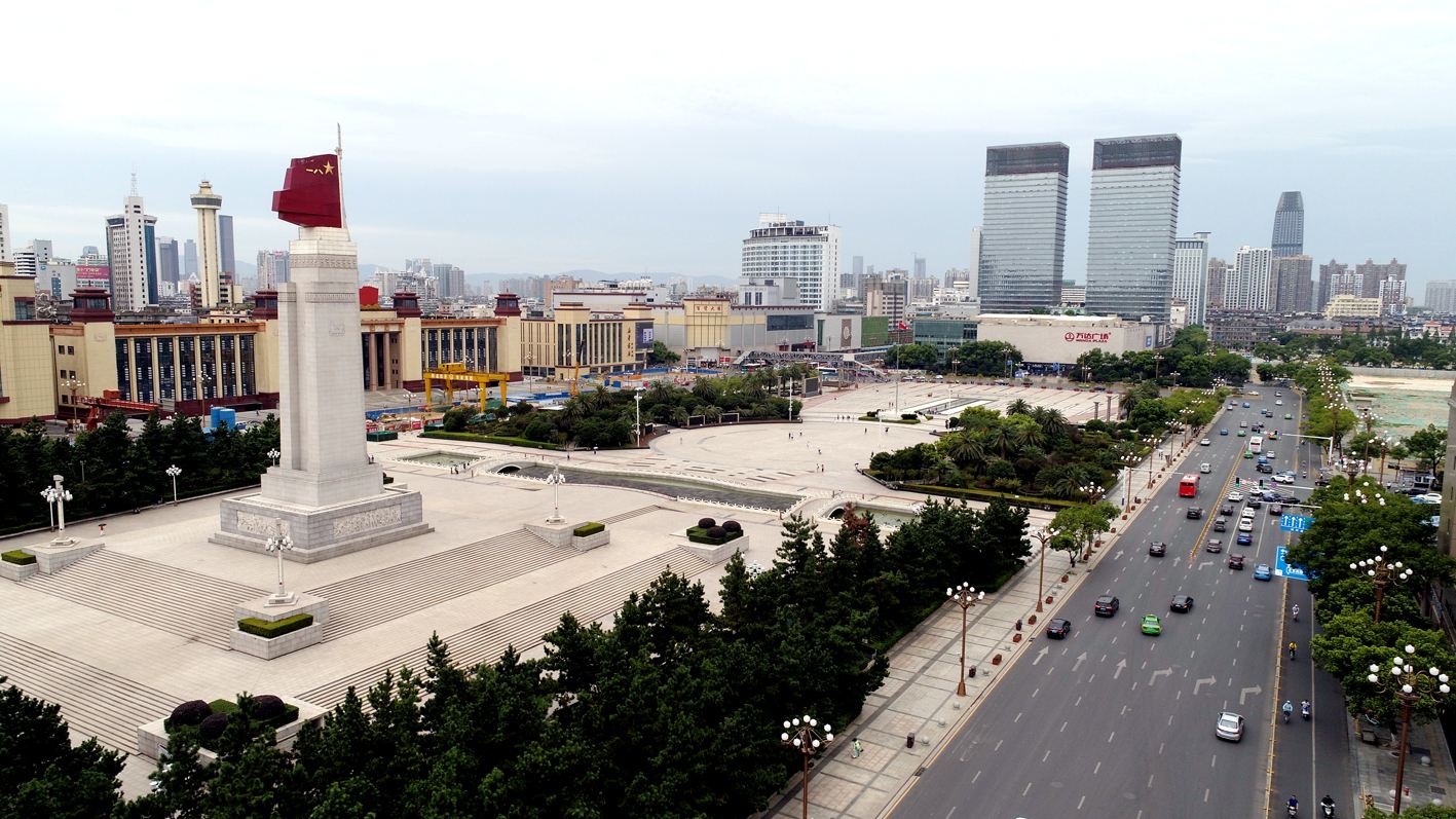 “豫章故郡，洪都新府”，江西南昌有十景，还有草根美食街