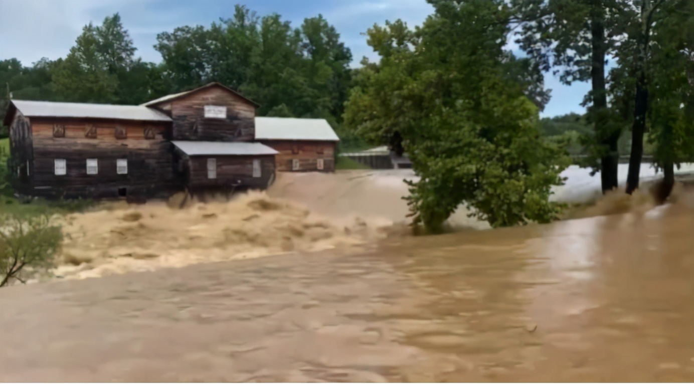美国变成“海”了？毁灭性洪水袭击田纳西州，已有数十人遇难