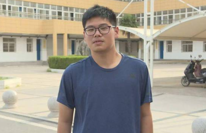 2021年各省高考第一名出炉，学霸复读生惹争议，考上985还复读？