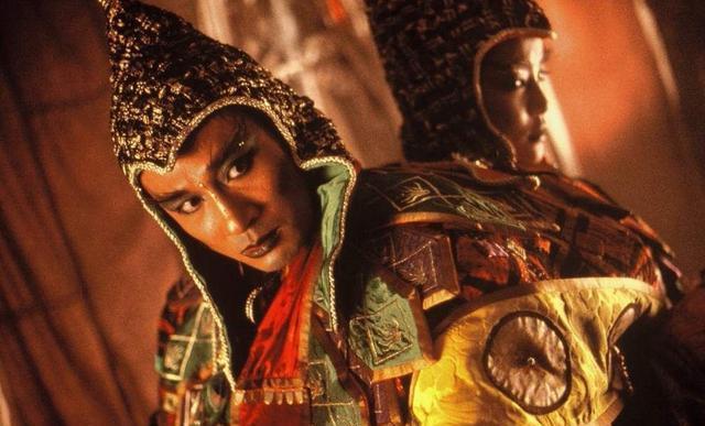 不动声色大局掌控的倪永孝,又能是《白发魔女传》里变态的连体人姬