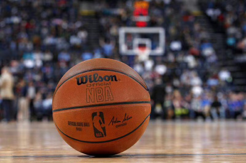 nba篮球是什么牌子（NBA将更换官方用球品牌，你可能不知道的Spalding和Wilson故事）