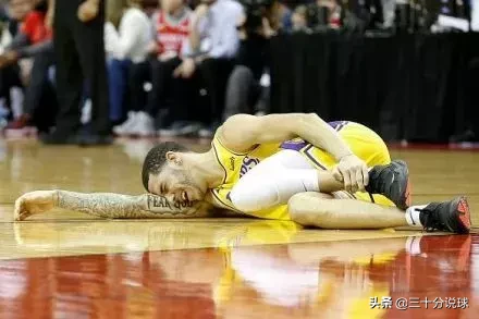 nba炫酷杯套餐为什么那么贵(495美元的天价签名鞋为何让鲍尔频频扭脚？成本8美元你穿你也伤)