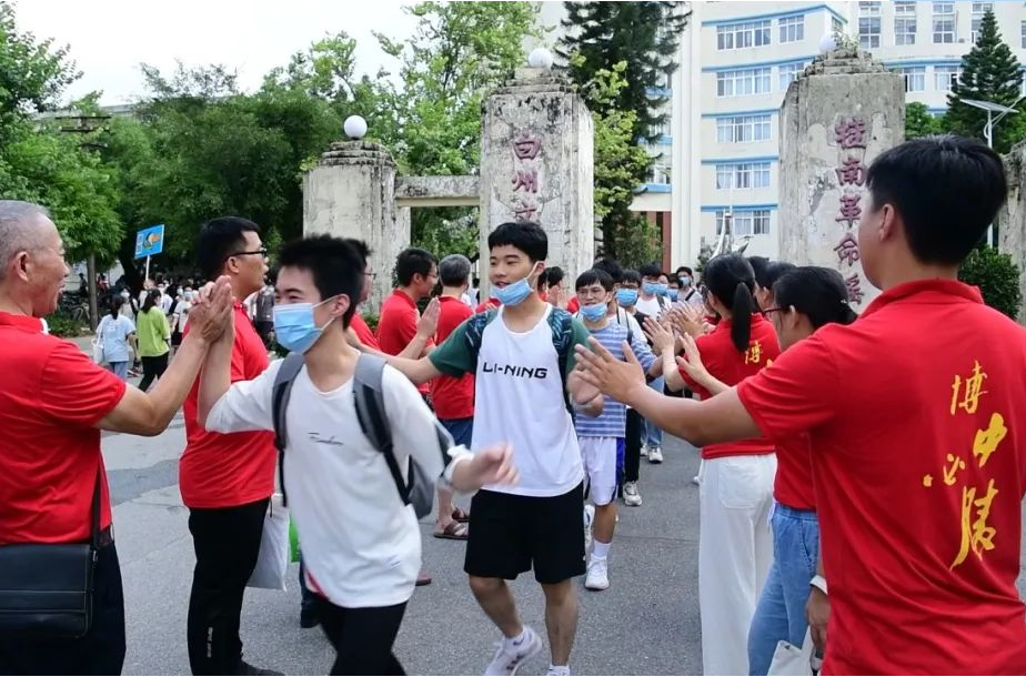 安徽连丢了两张身份证的考生，高考成绩怎么样？考上本科没有问题