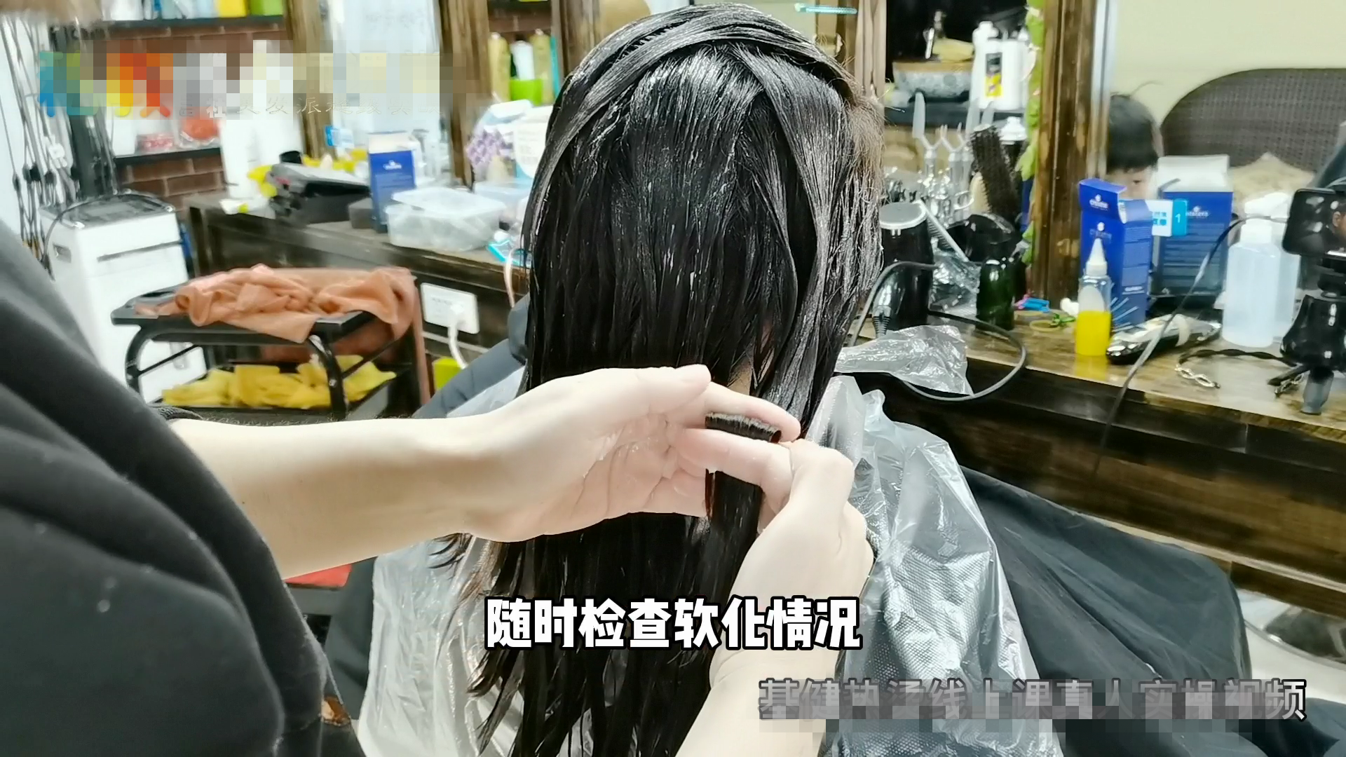 50岁女士自来卷沙发发量多，头发抛光+抱团卷，柔软减龄又时髦