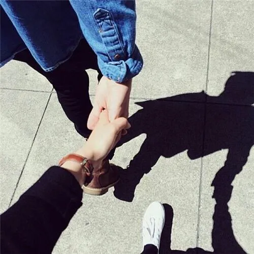 飞鸟停落枝头，如果不是为了寻找吃食，就是为了歇歇脚