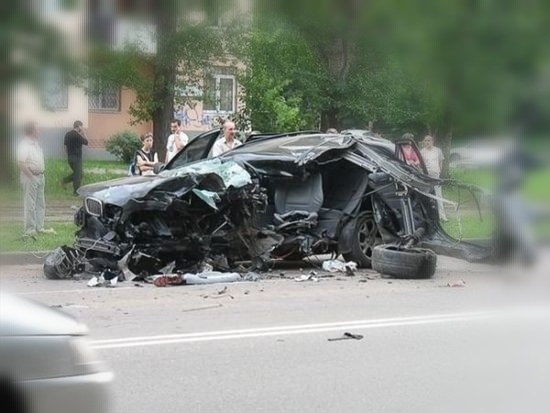 借车给朋友发生车祸，朋友因车祸死亡，车主承担责任吗？