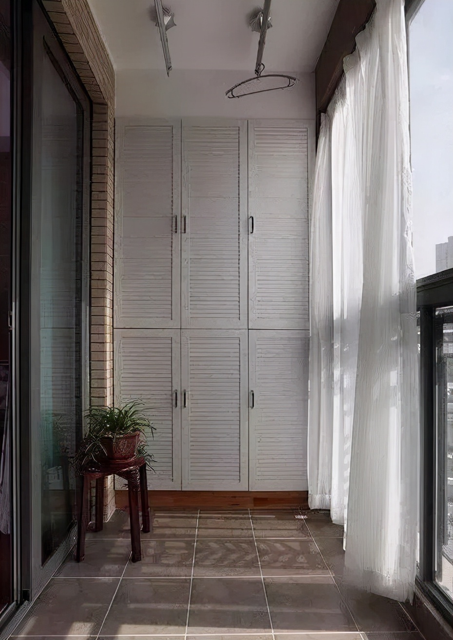 越来越多人在阳台打柜子，实用不占地，邻居看了都立马跟着学
