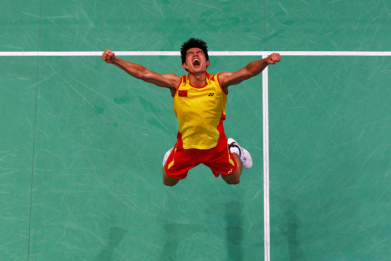 2007年的林丹,肤色还很白皙,肌肉线条还不太明显;2006年的林丹,状态渐