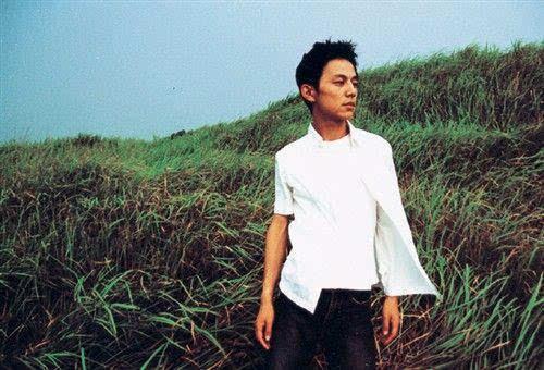 何炅实在太低调，父母身份背景曝光后令人意外，难怪这么优秀呢