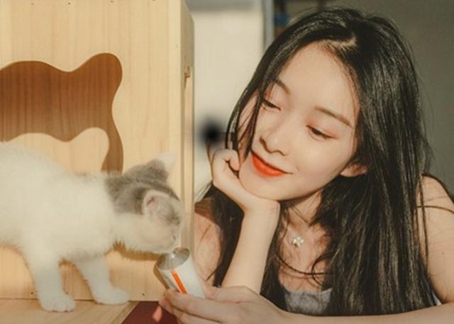 “老公去世，我终于解脱了”看着母亲发的朋友圈，女儿默默点了赞