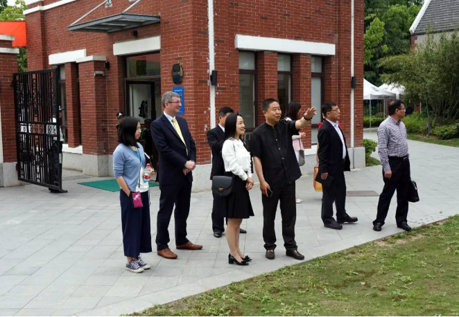 上海一所私立学校，每年学费高达98万，家长却挤破头想让孩子上