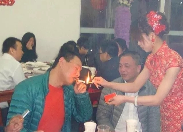 一包软中华在中国卖65，而在日本只卖25！说出来你都不敢相信