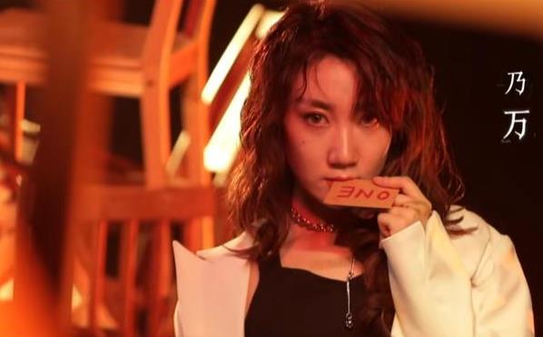 高校男生参与乃万事件，却因发表不当言论遭开除，网友：干得漂亮