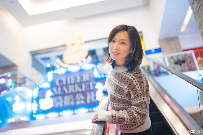 萌化少女心！驾高尔夫享受冬日暖阳