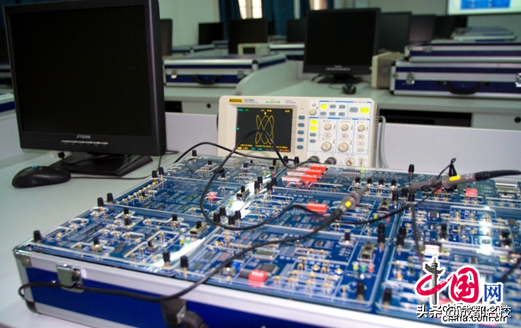 入选一流本科专业建设，电子科大成都学院书写通信专业建设新篇章