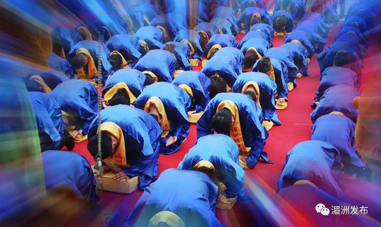 太祝》载,九拜分为稽首,顿首,空首,振动,吉拜,凶拜,奇拜,褒拜,肃拜