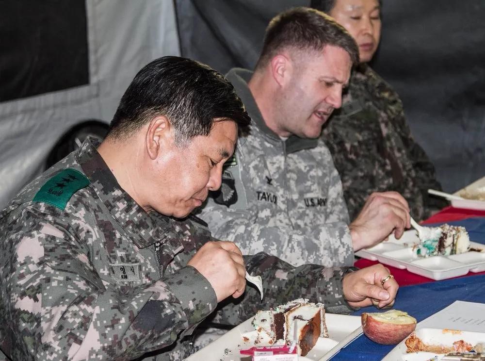 韩国世界杯素质差(韩国军人抱怨隔离伙食太差，重视装备轻蔑体能，理由更是很奇葩)