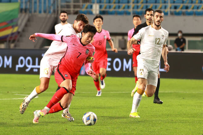 卡塔尔世界杯预选赛中国vs韩国(孙兴慜绝杀！韩国2-1叙利亚取两连胜，黄仁范世界波，赫里宾破门)
