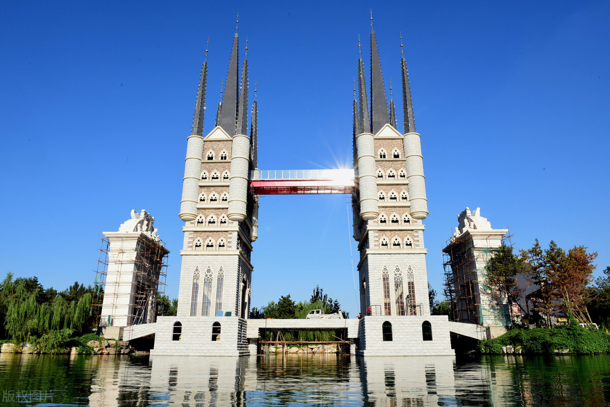 河北科技大学与华中科技大学的实力谁更强一点？