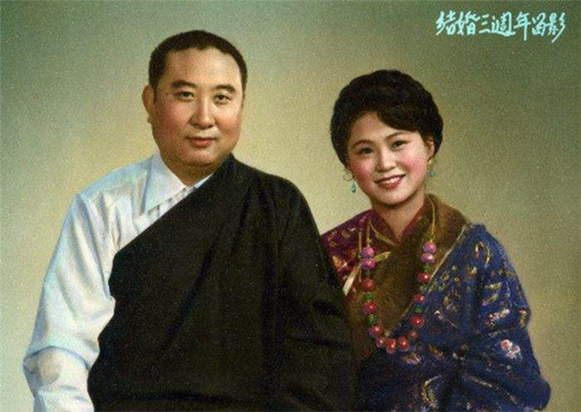 身上有种神奇的魅力,单纯老实的性格让她对这位年轻的活佛有了好感