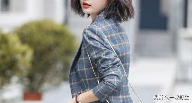 被“抖音”带火的女装：高雅“小西装”，高贵优雅成街拍焦点！