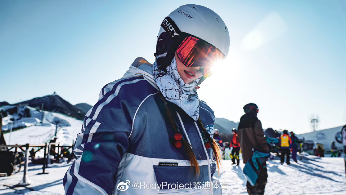 滑雪的手套必须有什么性质（这六个是滑雪的必备装备）