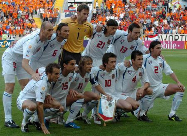 2004年欧洲杯荷兰队阵容（2004欧洲杯捷克对荷兰，东欧铁骑与橙衣军团的对攻大战）