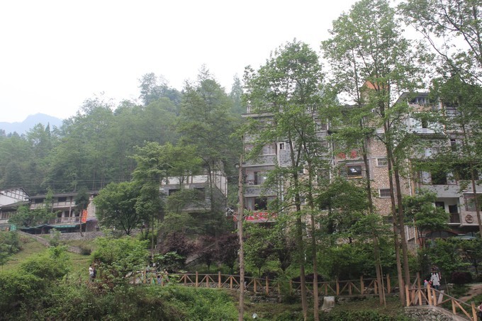 四川彭州白鹿镇二日游“最牛教学楼