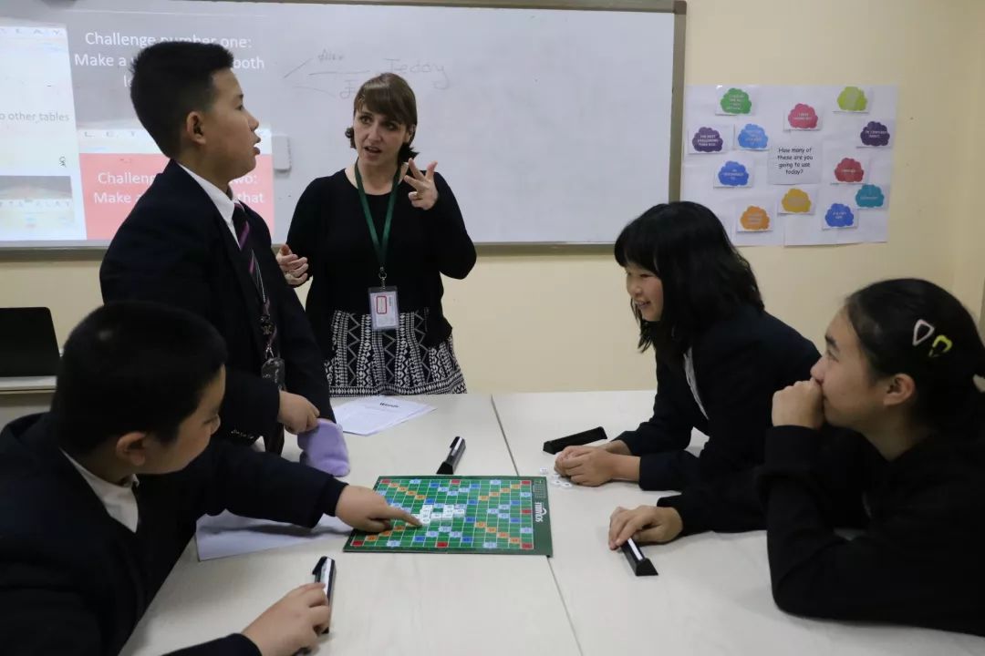 香港、青岛之后，这所英国百年名校4年来在成都遭遇了什么