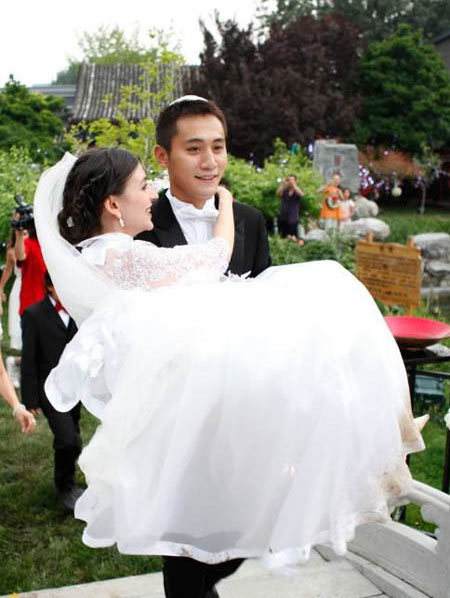 谢娜自传揭露心酸经历，和刘烨分手、结婚6年未育都是因为这件事