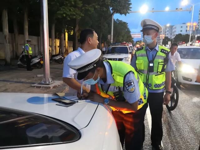 开车有駕照，被查时沒帶算“无证驾驶”吗？交警：有这个就行