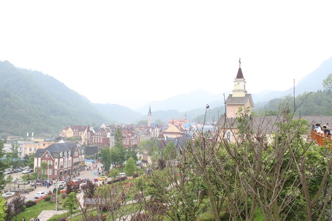 四川彭州白鹿镇二日游“最牛教学楼