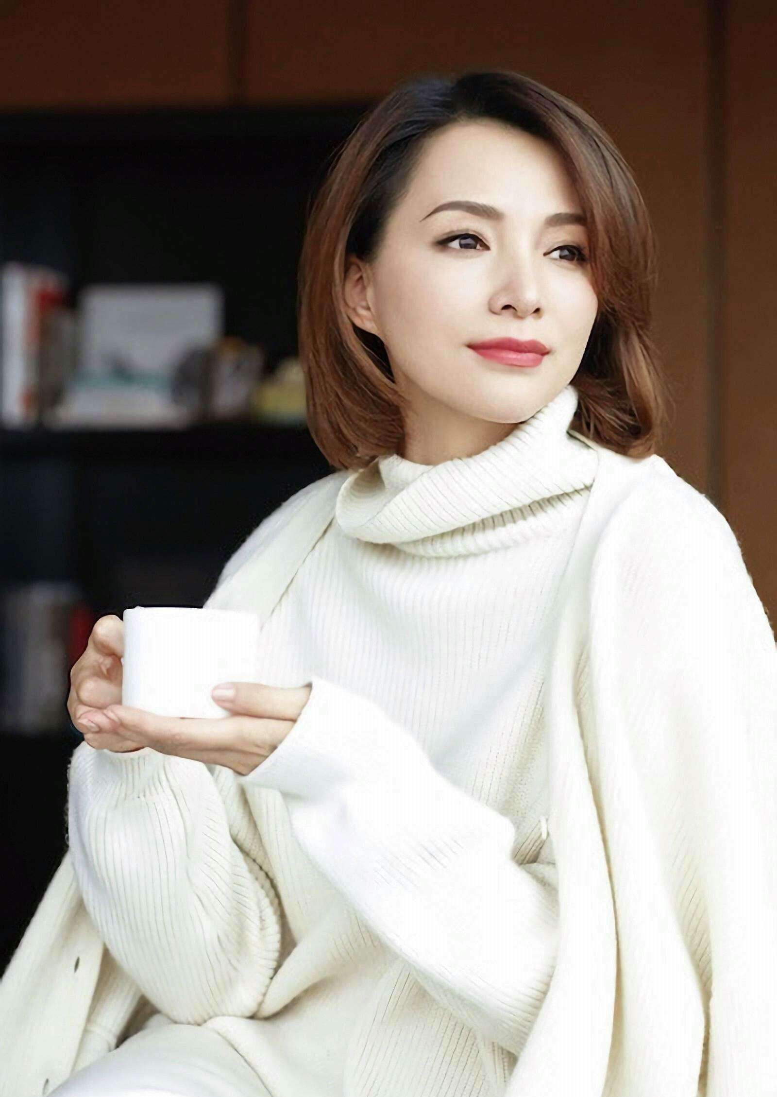 董卿结婚了吗 董卿和老公的结婚照-佳迪双