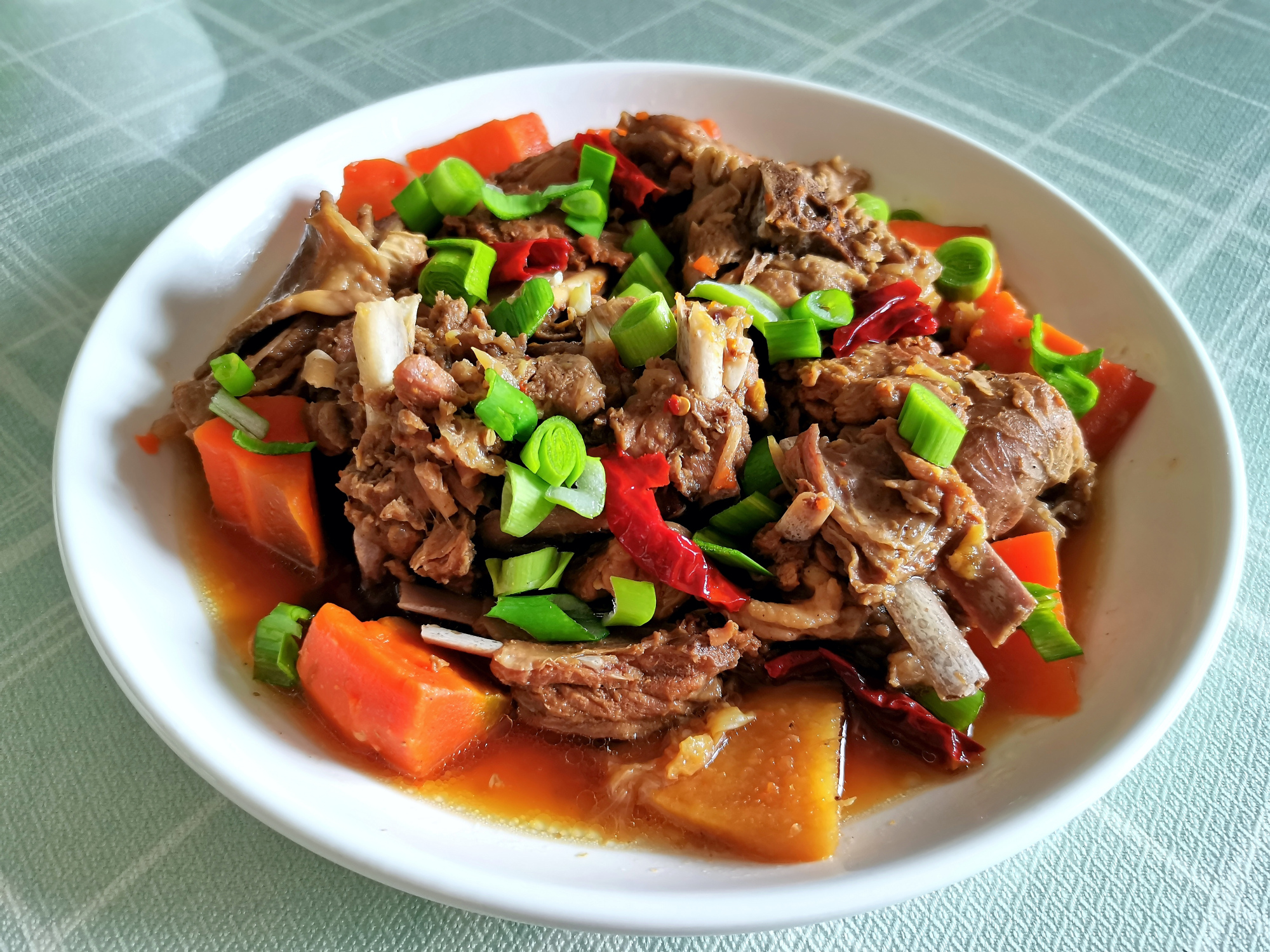 羊羔肉的正宗做法大全（手把手教你做出好吃美味的羊羔肉）