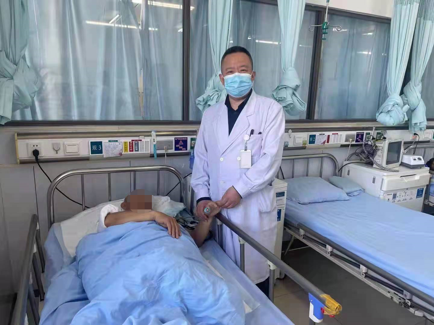 “眼皮跳”，脸部肌肉抽搐，面肌痉挛久拖不治，毁的何止是颜值