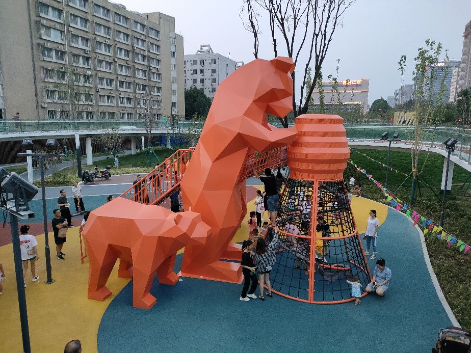 西安最繁华的小寨地区有了一个美丽的袖珍城市公园