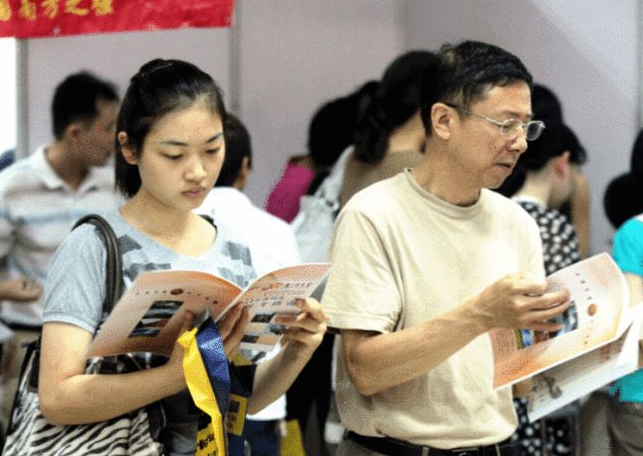 湖南一本科大学“遇冷”，缺额583人，看到学费后：难怪没人报