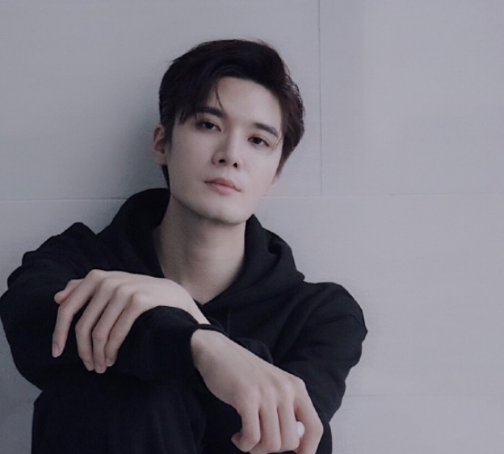 《我的百岁恋人》杀青，本以为男主够迷人，谁料男二颜值更加高