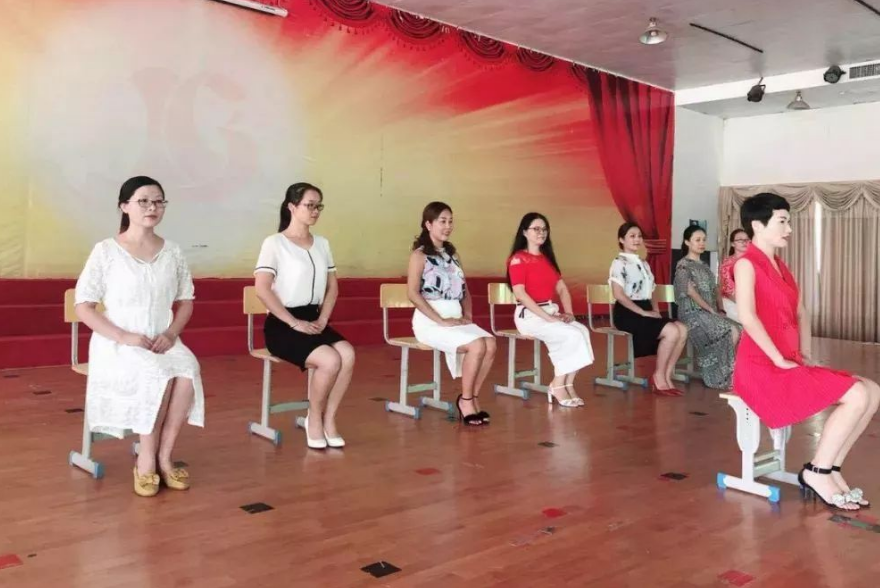 教师节怎么过？是休息一天还是办晚会活动，老师和家长意见不同