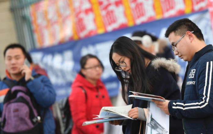 3类大学生毕业可直接成公务员，无需参加考试，妥妥的“铁饭碗”