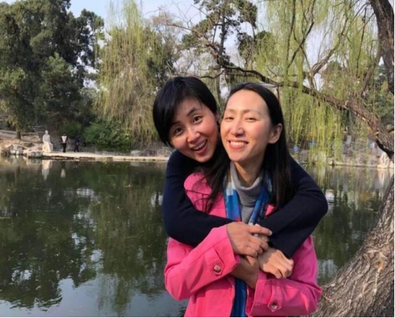 中国好闺蜜：一个42岁未婚，成为顶尖科学家，一个帮世界首富花钱