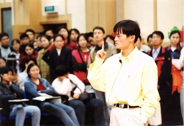 一文详解阿里巴巴创始人马云的曲折人生经历,三次高考,多次创业