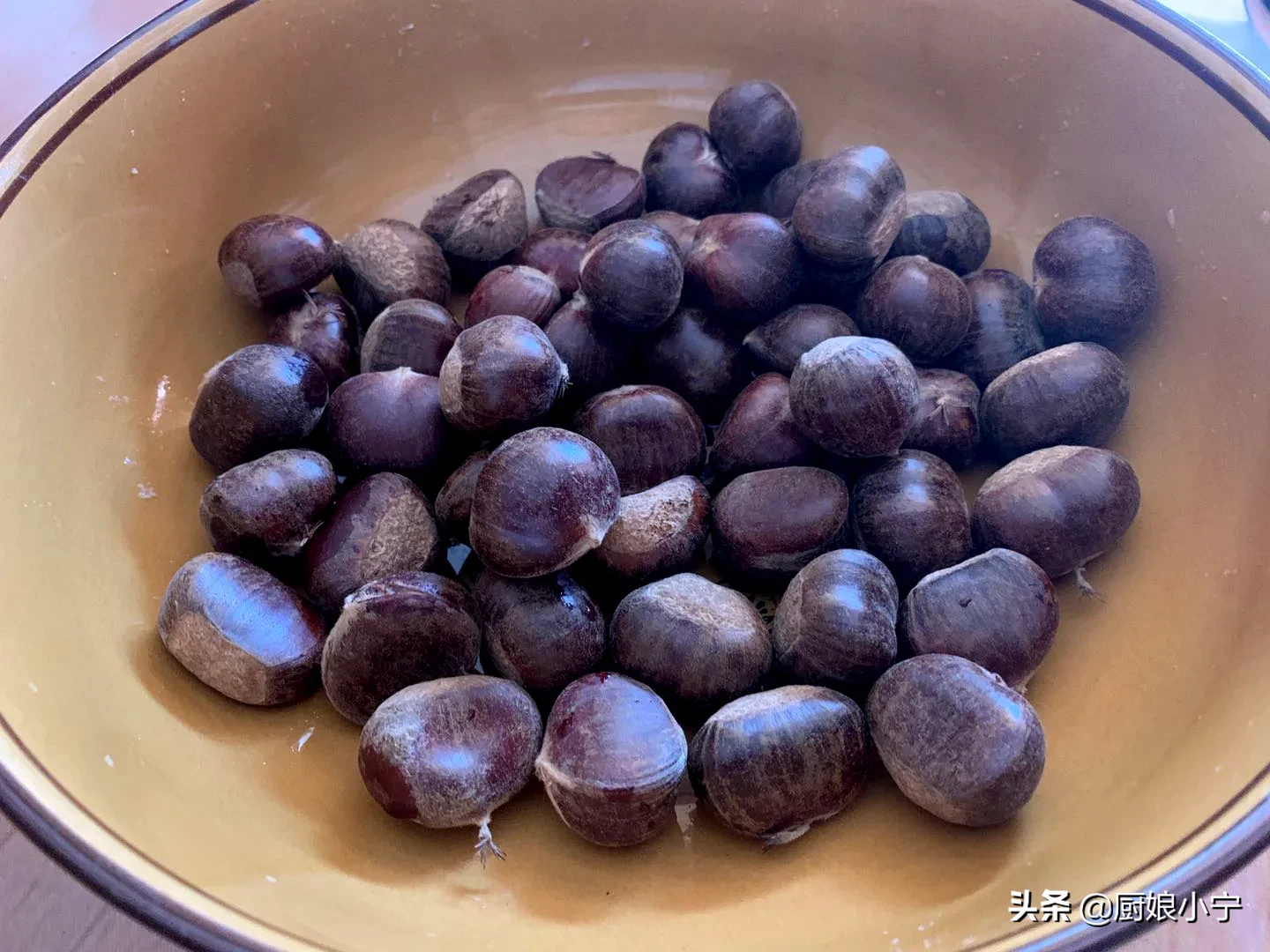 我家糖炒栗子从不买,有电饭锅就能做,1秒剥皮,香甜软糯超好吃