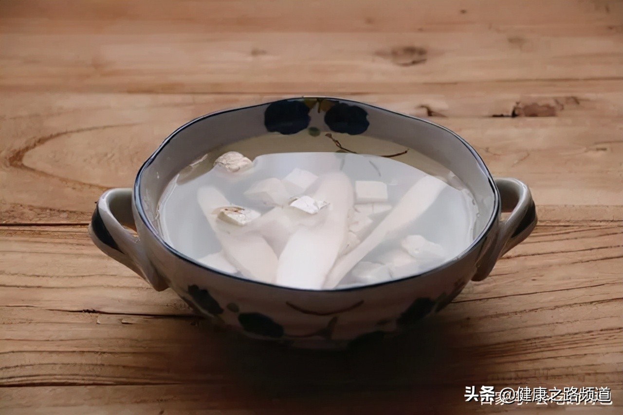 脾胃虚弱的人，湿气也很重，把5种食材煮一煮，脾胃慢慢好起来