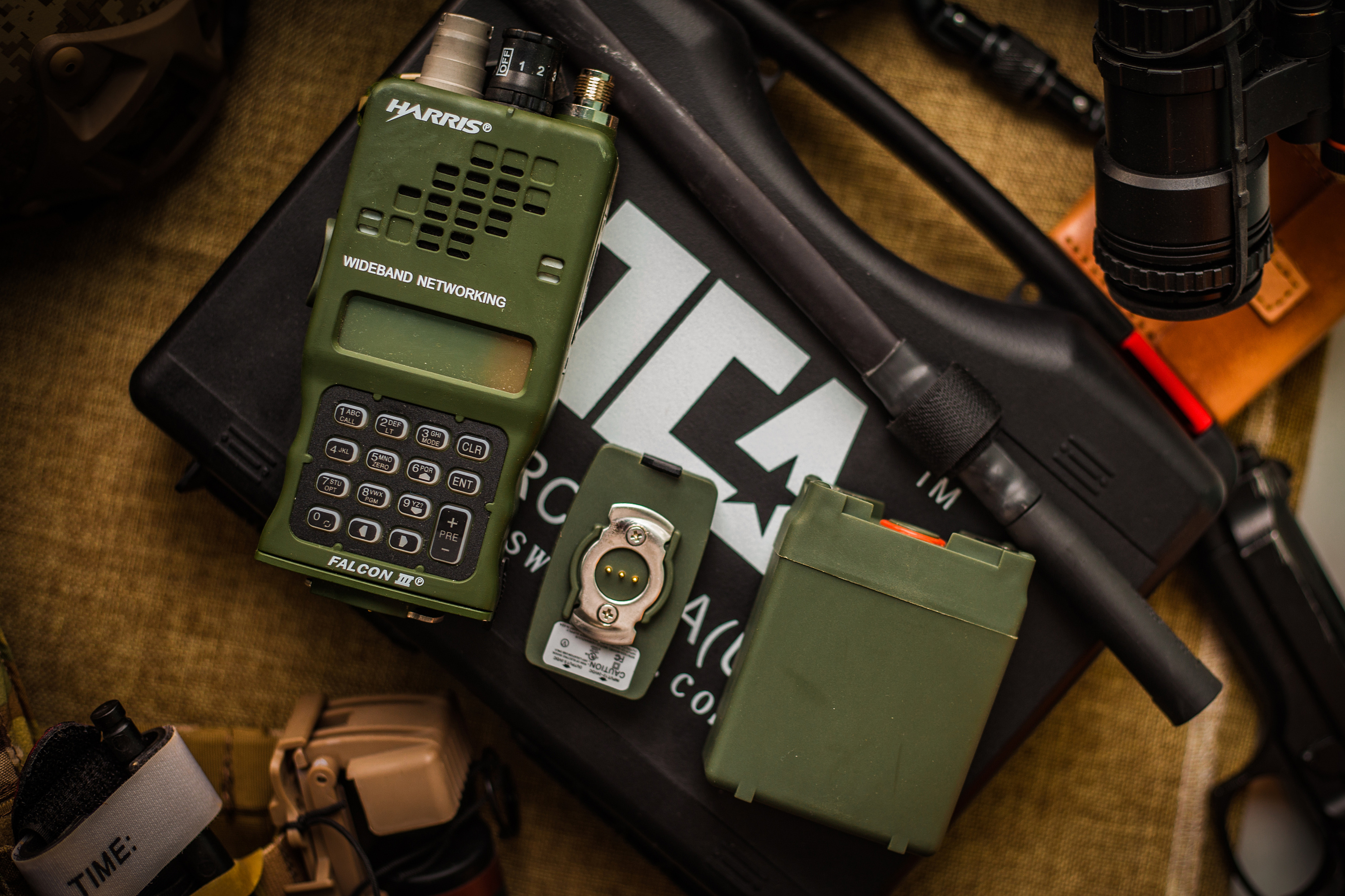 美军prc-152单兵电台 5块以上电池是标配