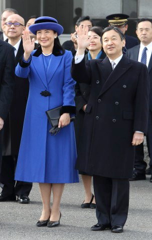 007、普京冬天出门都在穿大衣，男人怎么穿大衣显贵显帅？