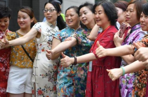 高考期间东三省紫色内裤脱销，寓意让人憋不住笑，外省人表示不懂